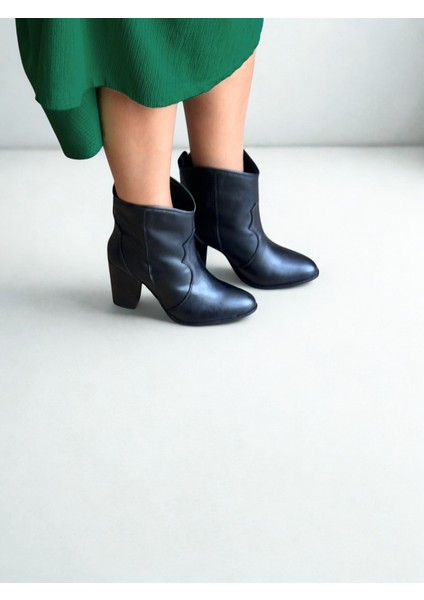 Siyah Deri Kalın Topuklu Kadın Western Bot fiyatları