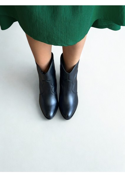 Siyah Deri Kalın Topuklu Kadın Western Bot fırsatları