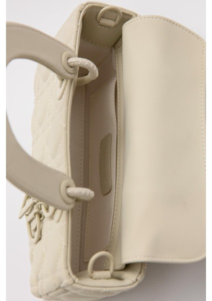 Krem Zincir Aksesuarlı Kapitone El Çantası modelleri