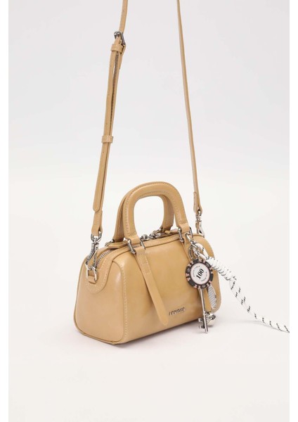 Sarı Charm Aksesuarlı El Çantası fiyatları