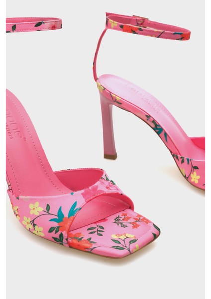 Arkası Açık Küt Burunlu Yüksek Topuklu Çiçek Desenli Kadın Ayakkabı