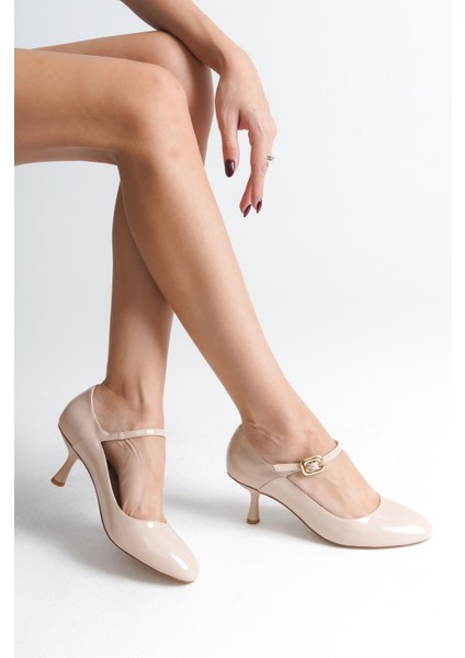 Yuvarlak Burunlu Tokalı Orta Topuklu Kadın Ayakkkabı