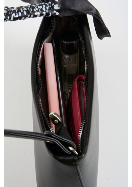 Kadın Zarif Siyah Fular Hediyeli Suni Deri Baget Fermuar Kapama El ve Kol Çantası fırsatları