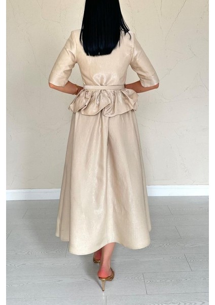 Bej Ince Kemerli Fırfırlı Ceket ve Büzgülü Etek Takım fırsatları