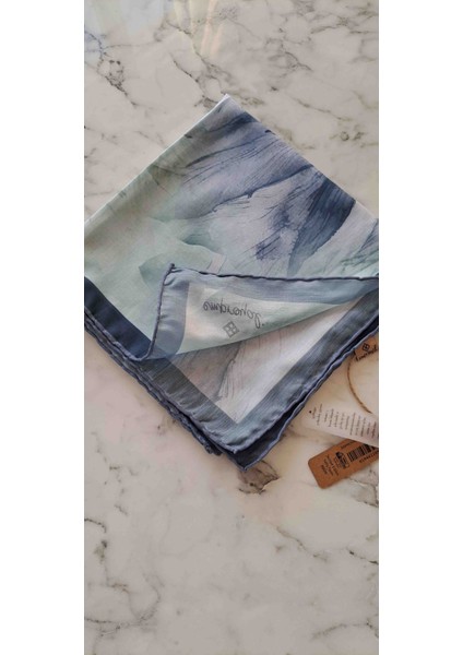 Mavi Çiçekli Kare Eşarp fırsatları