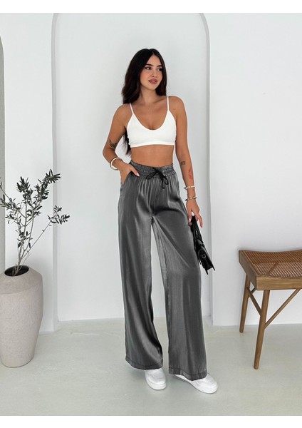 Kadın Parlak Saten Bol Paça Pantolon – Rahat Kesim & Şehirli Stil