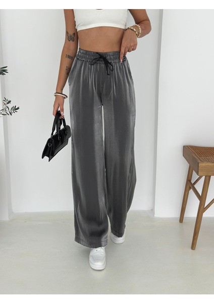 Kadın Parlak Saten Bol Paça Pantolon – Rahat Kesim & Şehirli Stil modelleri