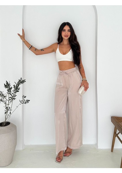 Kadın Parlak Saten Bol Paça Pantolon – Rahat Kesim & Şehirli Stil modelleri