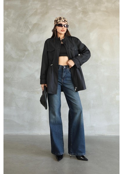 Kadın Siyah Beli Büzgülü Kısa Trençkot