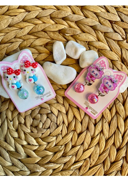 Kız Çocuk Labubu Bebek ve Hello Kitty Model Delik Olmayan Kulaklar Için Sıkıştırmalı Boncuklu Küpe (2 Çift)