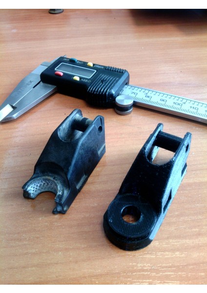 Peugeot Arka Cam Silecek Tabanı T2568547 3D