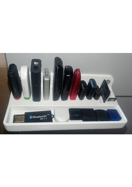 Raf ile Duvarda USB Flaş Sürücü Sahibi) (Plastik Aparattır!!!) 3D