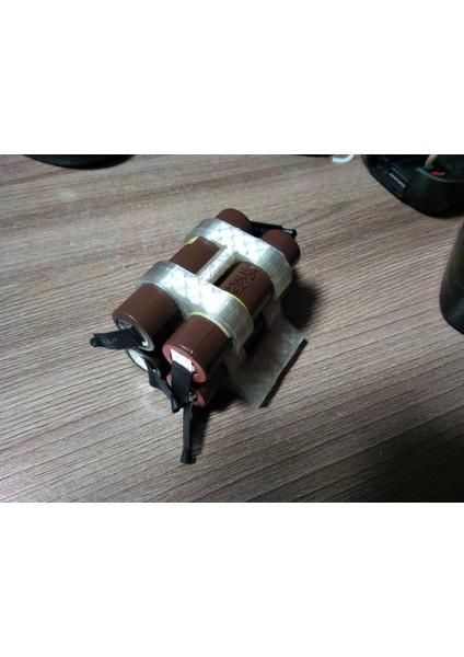 Tornavida PB12DA'NIN Lii-Ion Üzerinde Değiştirilmesi (Plastik Aparattır!!!) 3D