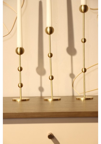 Modern Tasarım Pirinç Şamdan Dekoratif Uzun Mumluk Şıklığı Minimalist Tarz Lüks Pirinç Şamdan fiyatları