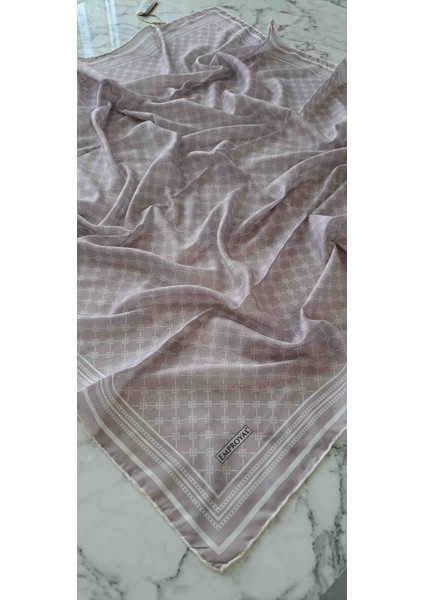 Pembe Koza Desen Eşarp, Emproyal modelleri