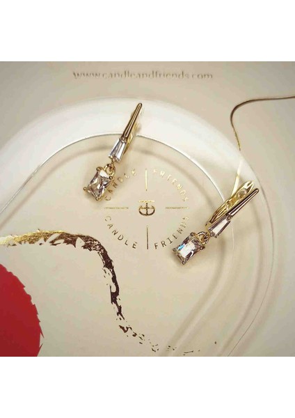 Xuping Zirkon Taşlı Gold Dikdörtgen Taş Sallantılı Küpe