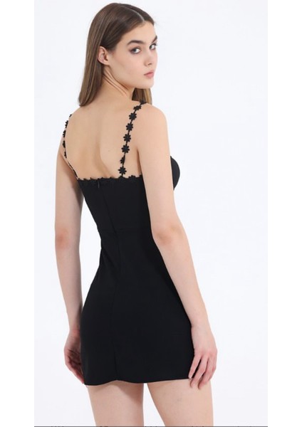 Siyah Askılı Çiçek Desen Mini Elbise