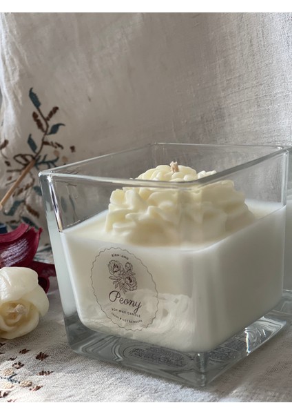 Peony Bloom Serisi – El Yapımı Doğal Soya Mum | Beyaz Çiçek Desenli | Dekoratif Cam Mum fırsatları