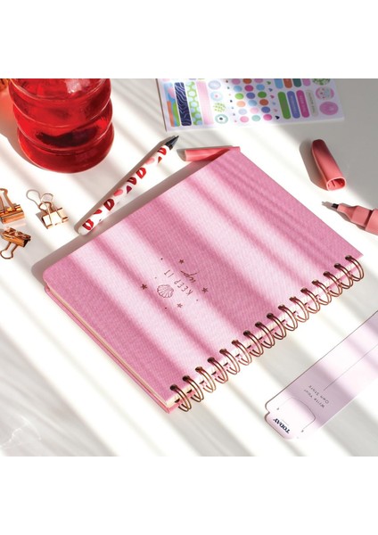 A5 Spiralli Sert Kapak Keten Noktalı Tarihsiz Not Defteri Şeker Pembe