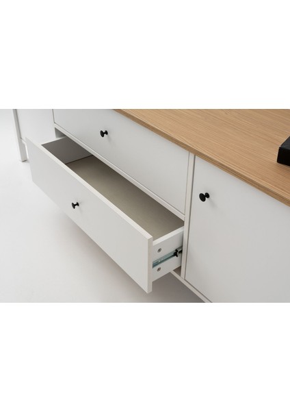 Mona White Konsol fırsatları