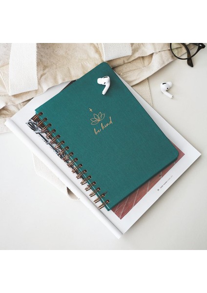 A5 Spiralli Sert Kapak Keten Çizgili Tarihsiz Not Defteri Koyu Yeşil