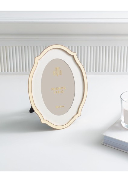 Coco Faye Çerçeve, Ekru