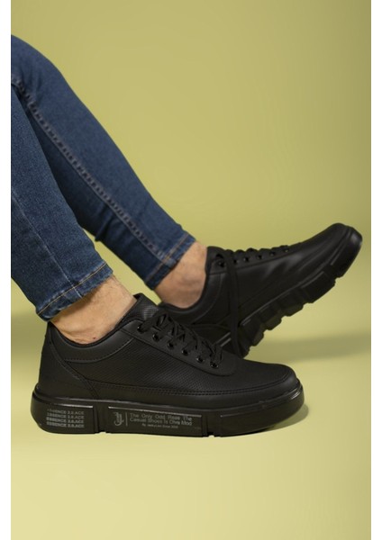 Erkek Sneaker Spor Ayakkabı – Hafif, Dayanıklı, Esnek Dış Tabanlı ve Yastıklı İç Tabanlı Bağcıklı Model