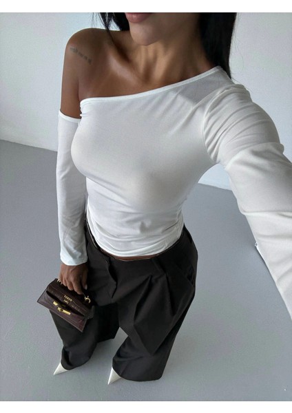 Omuz Detaylı Kollu Bluz Beyaz F2336 fırsatları