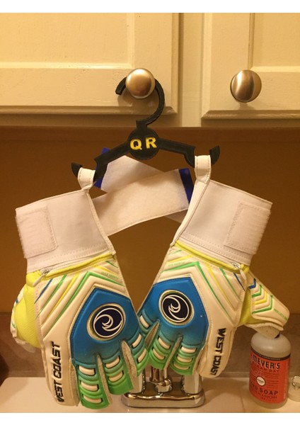 Futbol Kaleci Eldiveni Askısı (Plastik Aparattır!!!) 3D