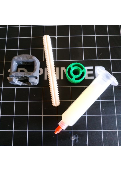 Akı Veya Lehim Macunu ile Şırınga Dağıtıcısı 3D