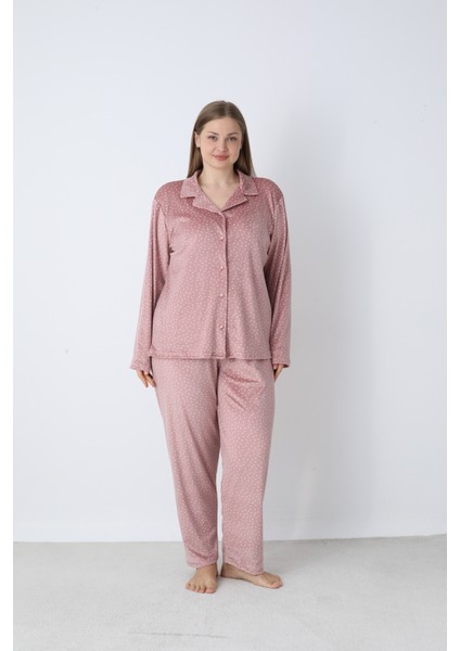 Kadın Kışlık Önden Düğmeli Puantiyeli Kadife Battal Pijama Takımı Pudra