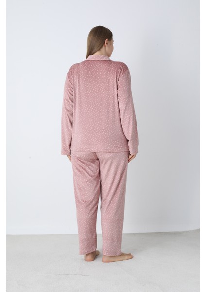 Kadın Kışlık Önden Düğmeli Puantiyeli Kadife Battal Pijama Takımı Pudra indirimleri