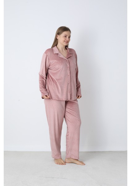 Kadın Kışlık Önden Düğmeli Puantiyeli Kadife Battal Pijama Takımı Pudra