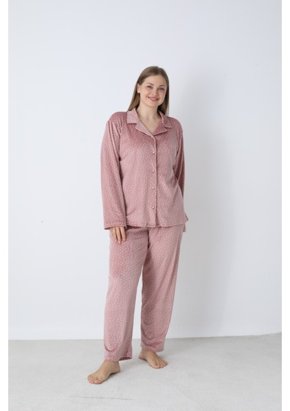 Kadın Kışlık Önden Düğmeli Puantiyeli Kadife Battal Pijama Takımı Pudra