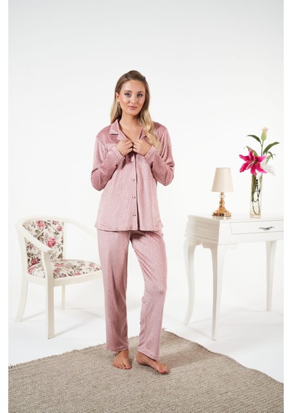 Kadın Kışlık Önden Düğmeli Puantiyeli Kadife Pijama Takımı Pudra modelleri