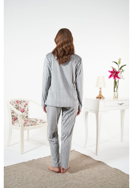 Kadın Kışlık Önden Düğmeli Çizgili Kadife Pijama Takımı Gri