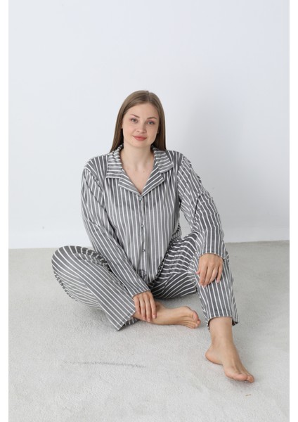 Kadın Kışlık Önden Düğmeli Çizgili Kadife Battal Pijama Takımı Gri indirimleri