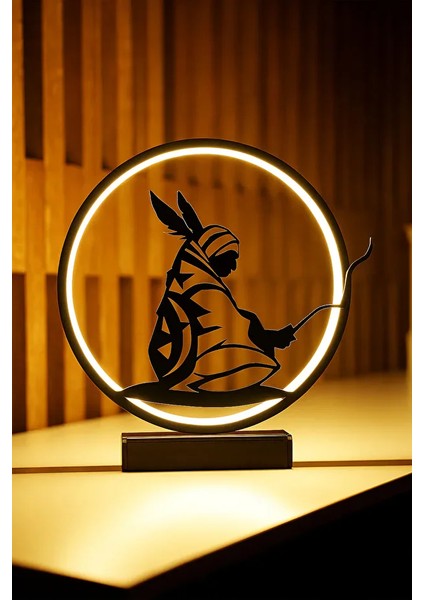 Kızılderili Figürlü Kablolu Metal LED Masa Lambası – Dairesel Etnik Tasarım Gece Lambası fiyatları