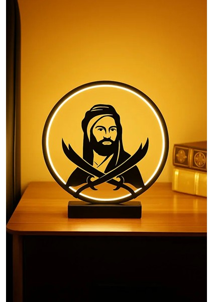 Çift Kılıçlı Figürlü Kablolu LED Siyah Masa Lambası – Dekoratif Anlamlı Tasarım Aydınlatma