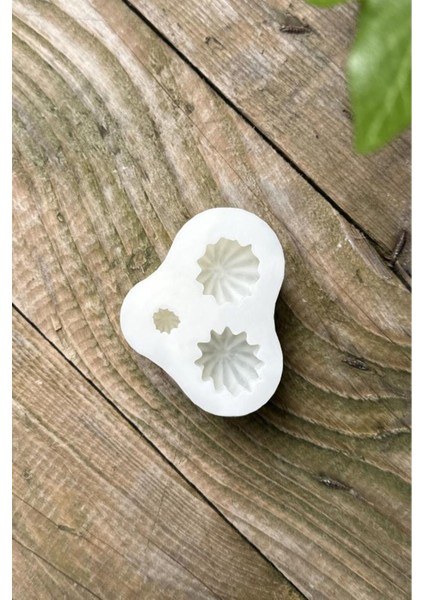 3'lü Sukulent Desenli Beyaz Silikon Mum Kalıbı – Kokusuz, Dayanıklı, Mum ve Sabun Yapımına Uygun 80 g