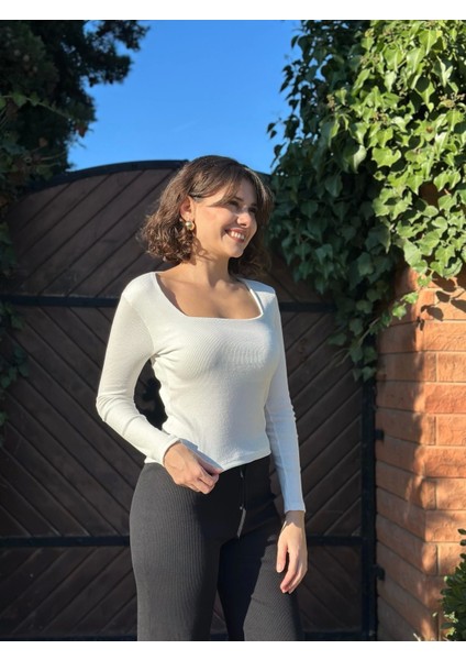 Çerçeve Yaka Kaşkorse Bluz Beyaz modelleri