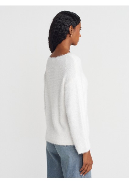 10806 Kayık Yaka Yumuşak Dokulu Triko Kazak-Ekru fiyatları