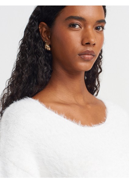 10806 Kayık Yaka Yumuşak Dokulu Triko Kazak-Ekru modelleri