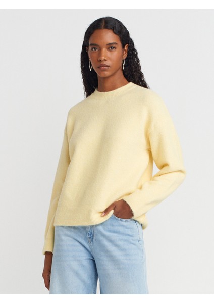 10640 Bisiklet Yaka Yumuşak Dokulu Triko Kazak-Açık Sarı