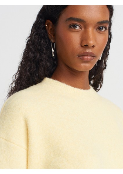 10640 Bisiklet Yaka Yumuşak Dokulu Triko Kazak-Açık Sarı modelleri