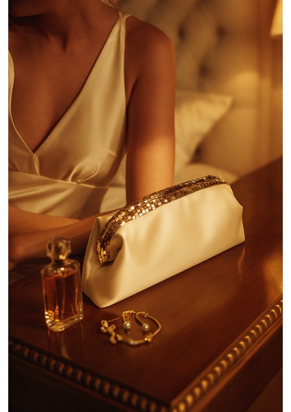 Bej Saten Gold Payet Detaylı Clutch Abiye Çanta