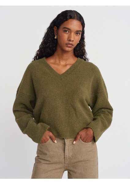 10645 V Yaka Yumuşak Dokulu Triko Kazak-Haki