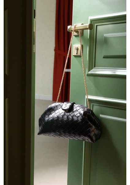 Siyah Örgü Derili Zincirli Portföy ve Omuz Çantası modelleri