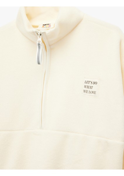 Uzun Kollu Cep Detaylı Baskılı Yarım Fermuarlı Polar Sweatshirt modelleri