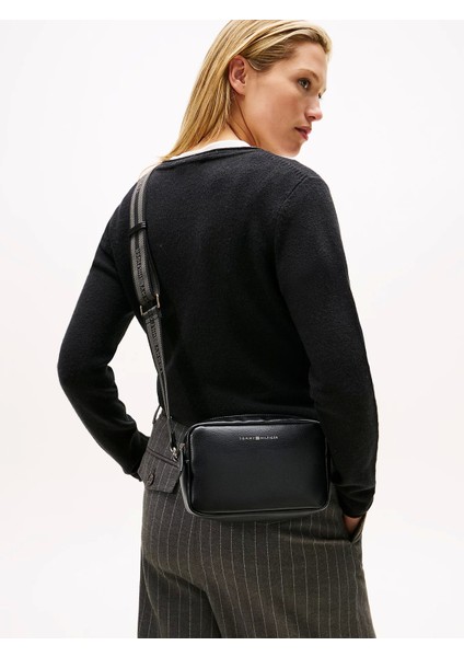 Th Logo Şeritli Kamera Kadın Çanta AW0AW17689BDS modelleri